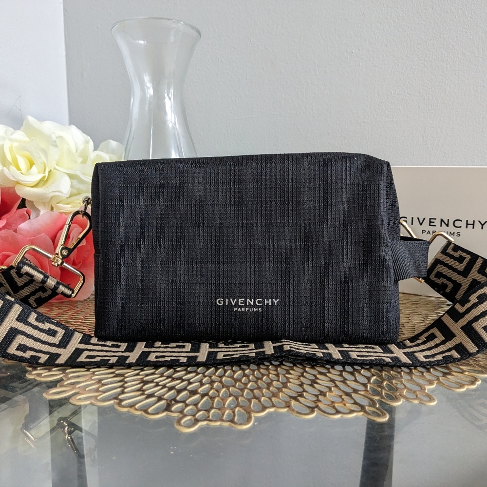 Givenchy - Picture 7 of 10